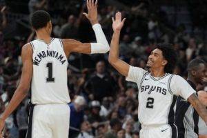 文班亚马+哈珀；快船逆转开拓者的优缺点；里夫斯的记录之夜