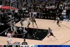 不给盖帽机会啊！猛龙突到内线看到文班 宁愿传球失误都不攻