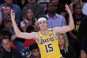 28+16+绝杀！湖记：里夫斯夏天将从某个队拿到4000万年薪的合同