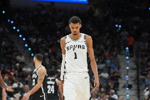 米奇：文班下半场防守端存在感及覆盖范围比上半场更具决定性