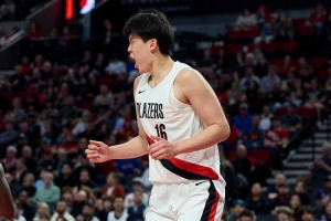 杨毅：发展联盟里没几支正经打球的队伍 小杨在那可能也拿不到球