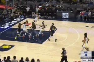 摧枯拉朽！库明加反击接球起飞 力压防守双手暴力隔扣