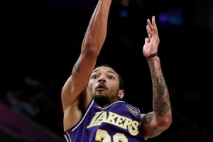 小史密斯谈两记关键三分：斯玛特给我制造了空位 第二球手感来了